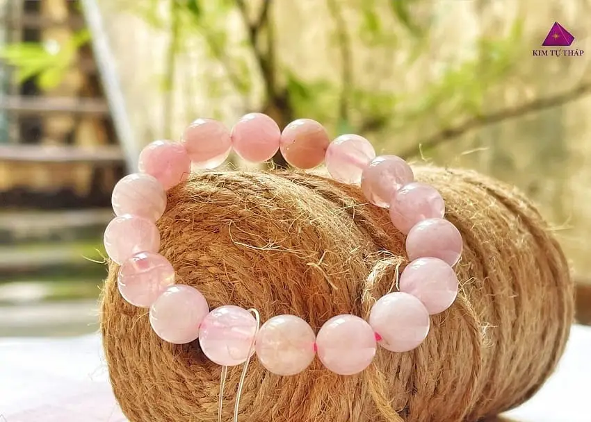 Nằm Mơ Thấy Tuyết Rơi: Giải Mã Điềm Báo & Tìm Lại An Yên 7 Tay cầm đá phong thủy bình yên