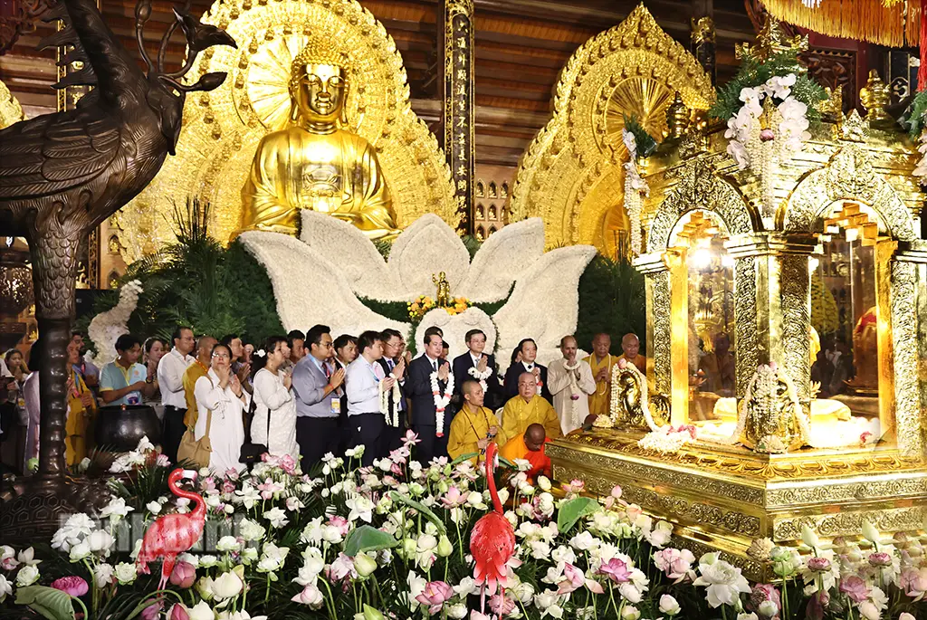 Nghi thức cúng bái trang nghiêm