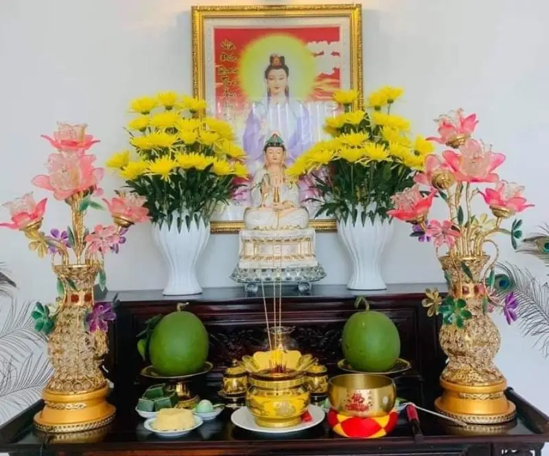 Hoa Cúng Ngày Tết: Nghi Thức & Bố Cục Bàn Thờ Chuẩn Mực 7 Hướng dẫn thay hoa cúng đúng cách