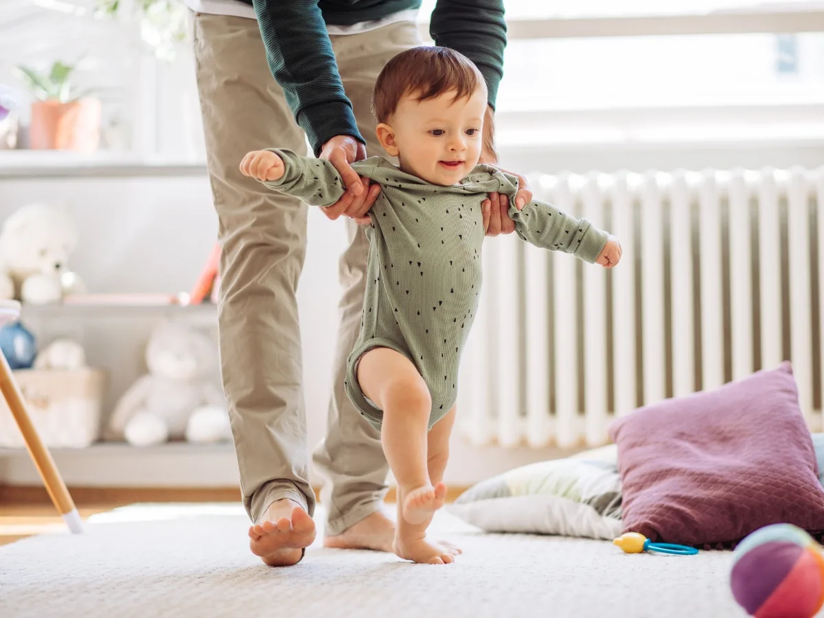 Em bé tập đi: Khởi đầu kỳ diệu.