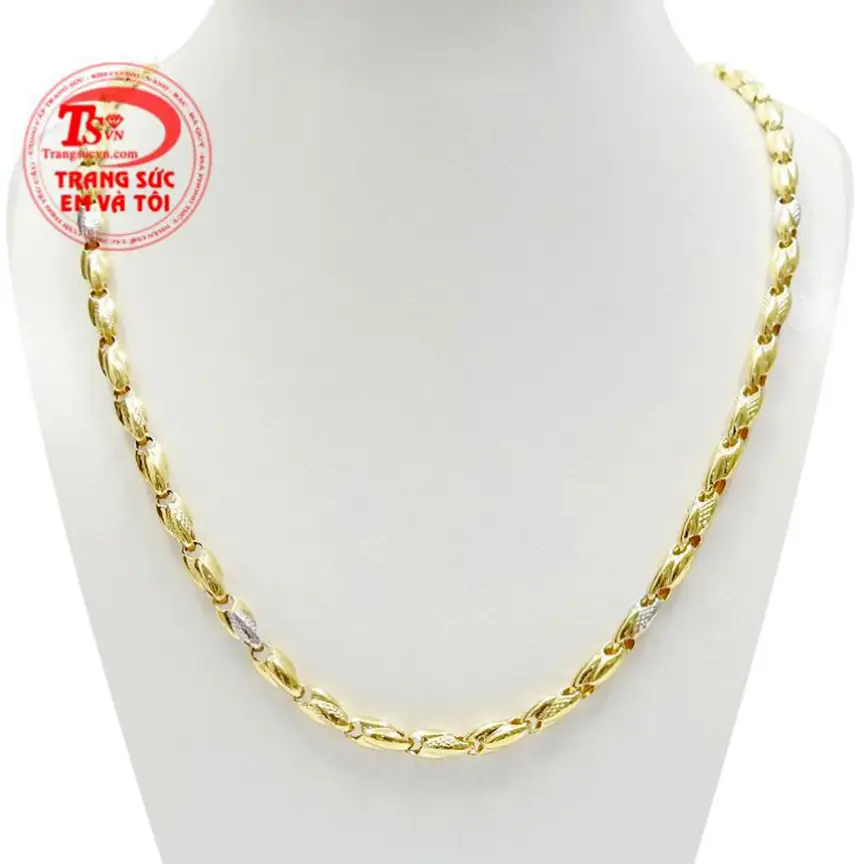 Nằm mơ thấy dây chuyền vàng đánh đề con gì? Giải mã và hành động! 7 Bàn tay nắm dây chuyền vàng: Kiểm soát hành động tích cực.