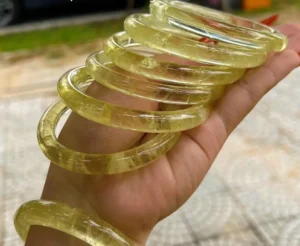Vòng thạch anh vàng tự nhiên trên tay