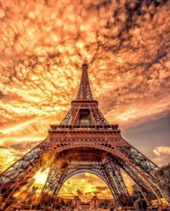 Tháp Eiffel huyền ảo trong giấc mơ.