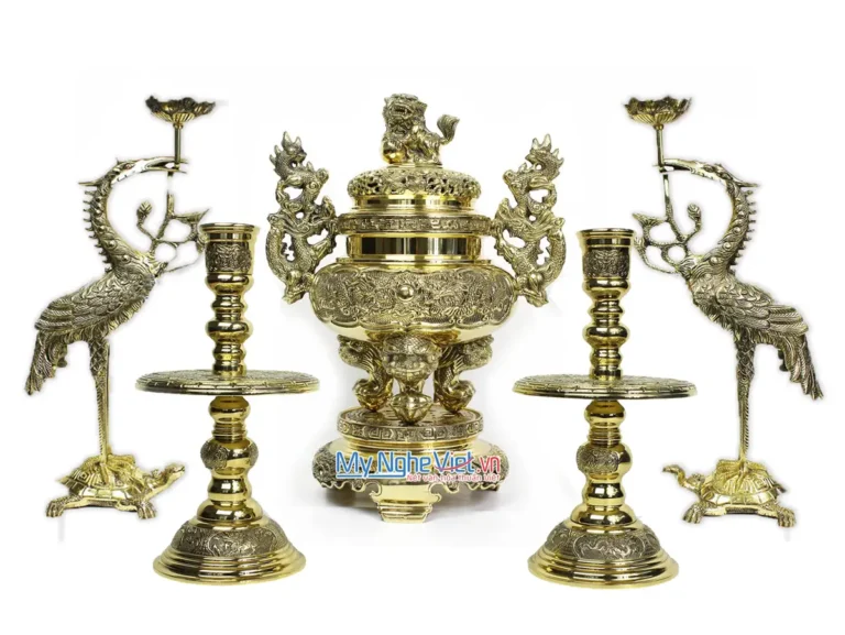 Bộ ngũ sự đồng tinh xảo: Đỉnh hương, chân nến, hạc.
