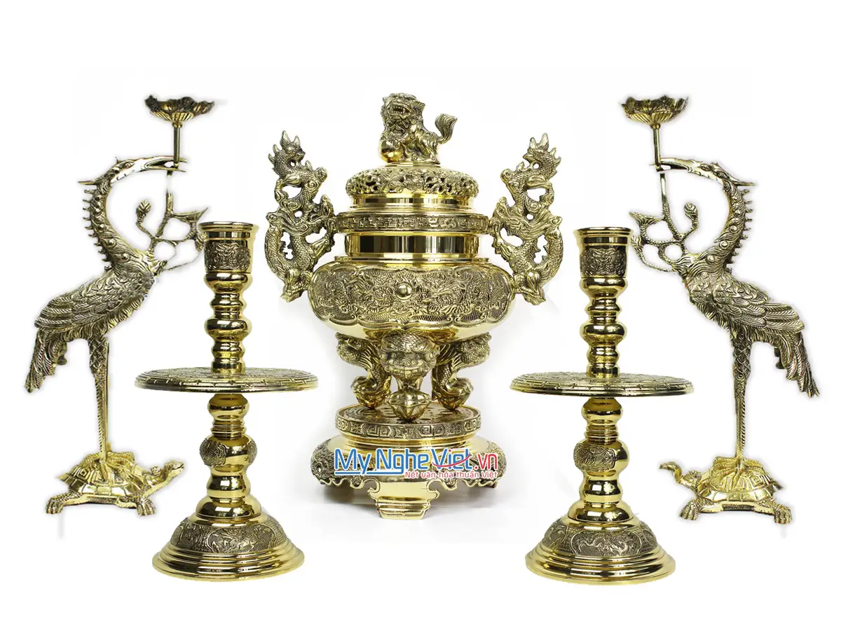 Bộ ngũ sự đồng tinh xảo: Đỉnh hương, chân nến, hạc.