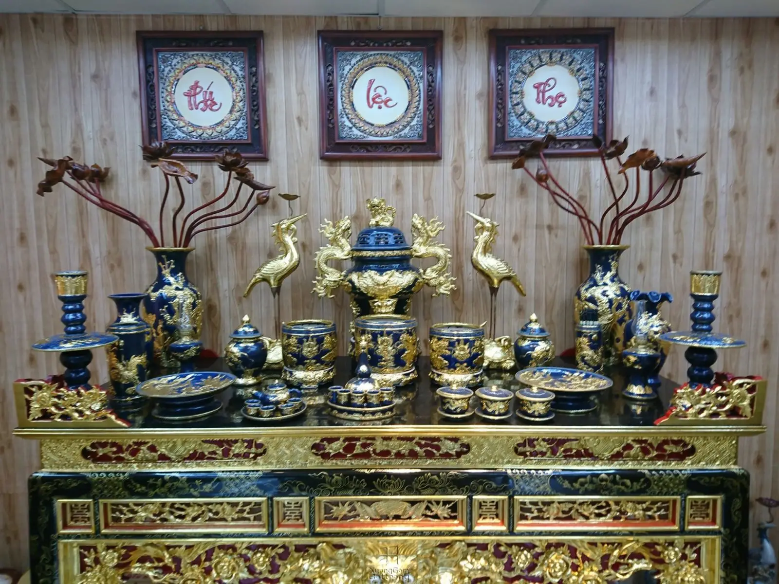 Bộ Ngũ Sự Sứ Trên Bàn Thờ Gia Tiên: Hướng Dẫn Sắp Đặt Chuẩn Mực 4 Sơ đồ bàn thờ chuẩn Bộ ngũ sự sứ.