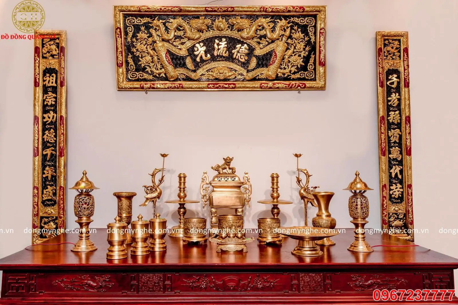 Bộ Ngũ Sự Sứ Trên Bàn Thờ Gia Tiên: Hướng Dẫn Sắp Đặt Chuẩn Mực 6 Đồ thờ phụ trợ và cách bài trí