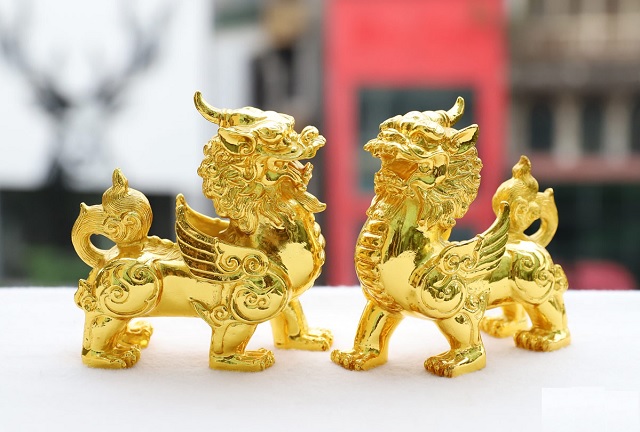 Bí Mật Cổ Xưa và Những Giai Thoại Linh Nghiệm Về Tỳ Hưu: Cẩm Nang Chuyên Sâu 6 Đôi Tỳ Hưu phong thủy trên bàn hiện đại