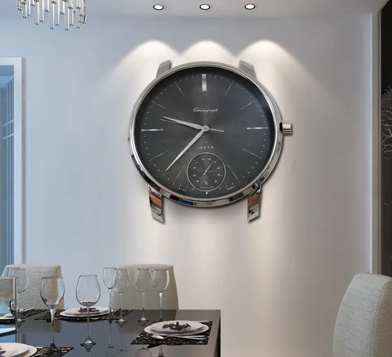 Ý Nghĩa Đồng Hồ Treo Tường: Khai Mở Công Danh, Vượng Tài Lộc 4 Người xem đồng hồ treo tường trong văn phòng hiện đại.