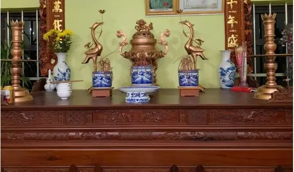 Cúng Bàn Thờ Có Cần Tiền Thật Không? Hướng Dẫn Nghi Lễ Chuẩn Xác 6 Vật phẩm thờ cúng cơ bản