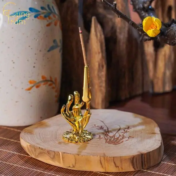 Cách dùng đế kẹp hương vòng không tăm