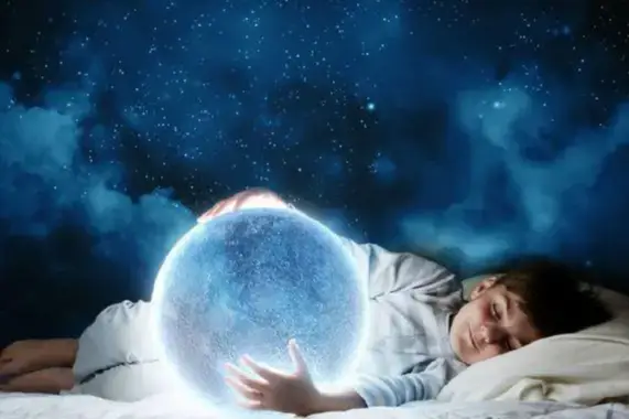 Giải Mã Giấc Mơ Thấy Người Chết Nói Chuyện Với Mình: Điềm Báo Gì? 4 Người suy tư về giấc mơ.