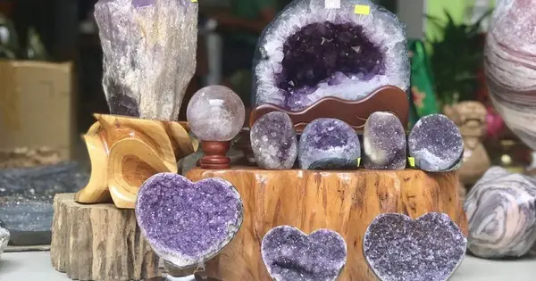 Kỳ Lân Chiêu Tài Tiến Bảo: Phân Tích Chuyên Sâu Các Yếu Tố Tương Tác Trong Phong Thủy Chính Phái 7 Gia đình chăm sóc vật phẩm phong thủy