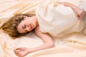 Người phụ nữ suy tư về giấc mơ.