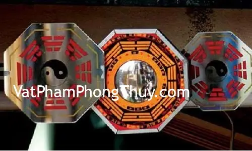 Kiêng Kỵ Gương Bát Quái Trong Nhà: Hóa Giải Và Bố Trí Đúng Chuẩn 4 Gương bát quái sai vị trí ảnh hưởng hàng xóm