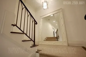 Gương đối diện cầu thang hiện đại
