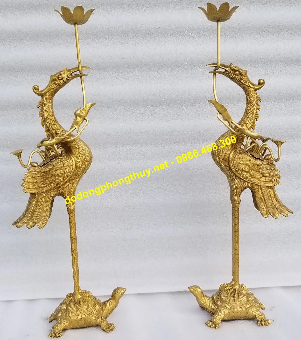 Hạc Thờ Cúng: Ý Nghĩa Sâu Sắc Và Bố Cục Chuẩn Mực Trên Bàn Thờ 4 Hạc thờ bằng đồng đa dạng chất liệu.