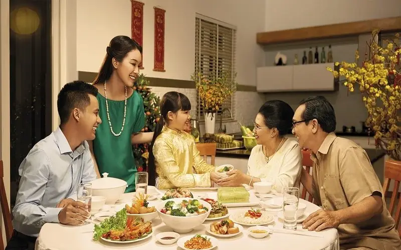 Gia đình quây quần ấm cúng, hạnh phúc an yên.