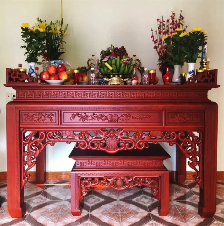 Lửa thiêng bàn thờ tâm linh.