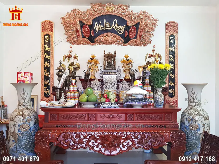 Bàn thờ gia tiên bài trí trang nghiêm