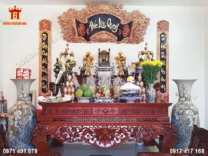 Bố cục bàn thờ gia tiên chuẩn đầy đủ.
