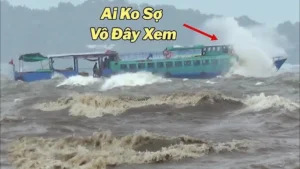 Tàu cướp biển đối mặt sóng gió biển khơi.