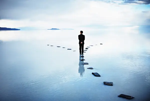 Mơ Thấy Giết Người Cứu Mình: Giải Mã Điềm Báo & An Tâm Hóa Giải 2 Ngã ba đường: Suy tư về hướng đi cuộc đời.