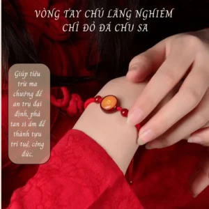 Vòng chỉ đỏ gia trì chùa cổ kính.