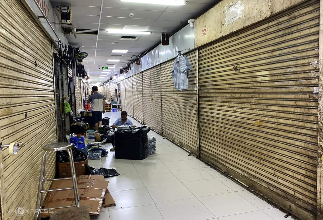 Giải Mã Giấc Mơ Thấy Đi Chợ: Điềm Báo Nào Cho Cuộc Sống Của Bạn? 7 Chợ vắng cô lập, những gian hàng đóng cửa