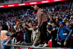 Sân Vận Động Bóng Đá Khán Giả Reo Hò