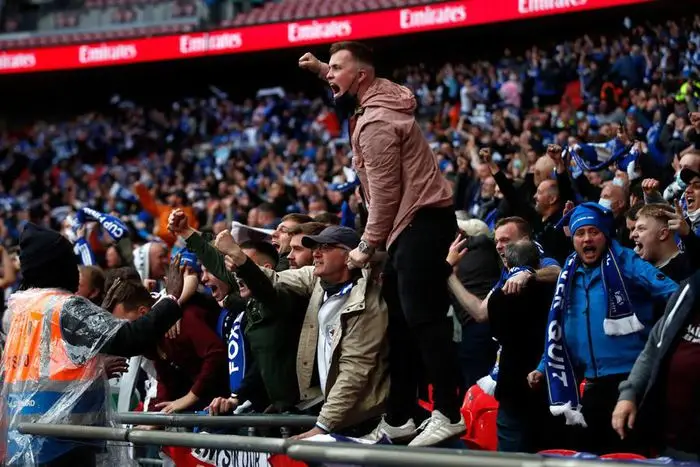 Giải Mã Giấc Mơ Thấy World Cup: Điềm Báo Gì Đang Chờ Đón? 4 Sân Vận Động Bóng Đá Khán Giả Reo Hò