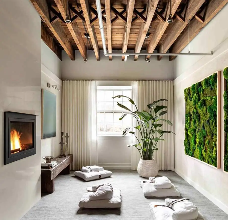 Thiền định tĩnh tâm giữa không gian an yên.