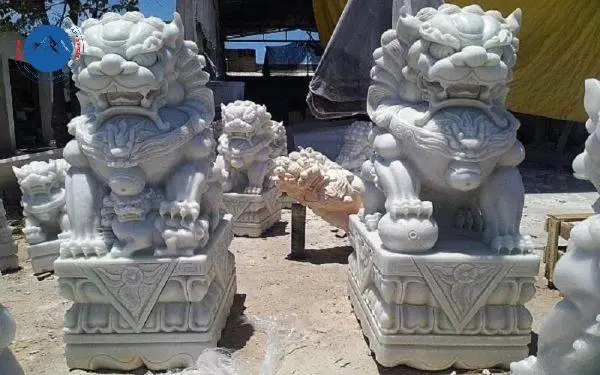 Kỳ Lân Uy Nghi Trước Nhà