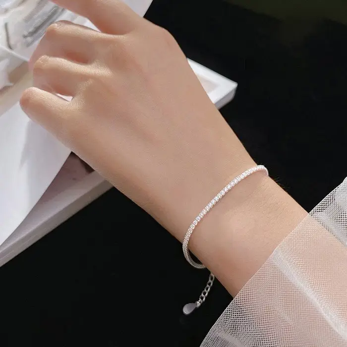 Vòng bạc 925 lấp lánh, đá phong thủy.