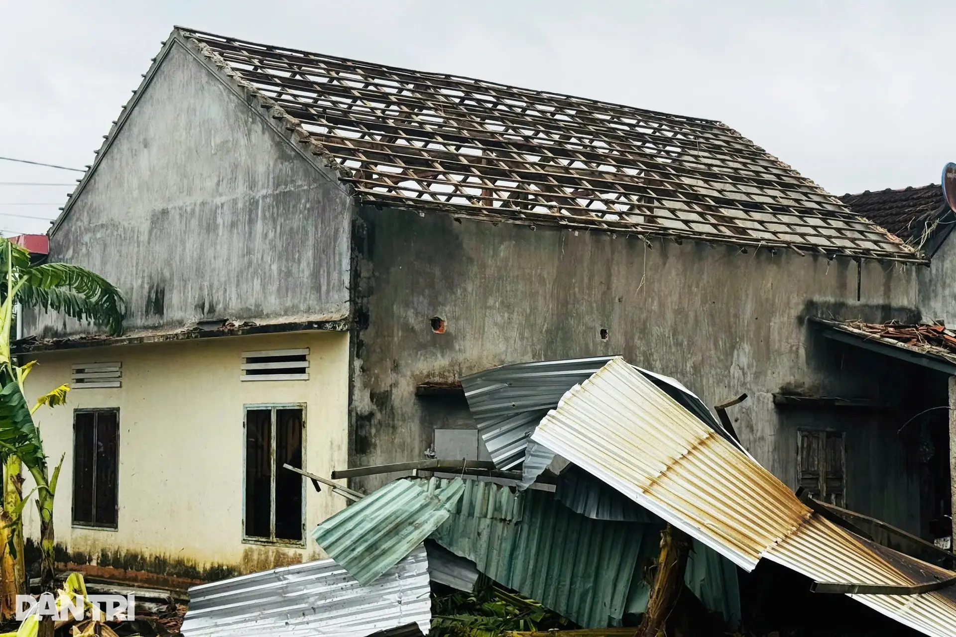 Kiêng kỵ nhà gần nước xoáy: Giải pháp Phong Thủy chuyên sâu và an tâm 4 Ngôi nhà bên nước xoáy cuộn xiết.