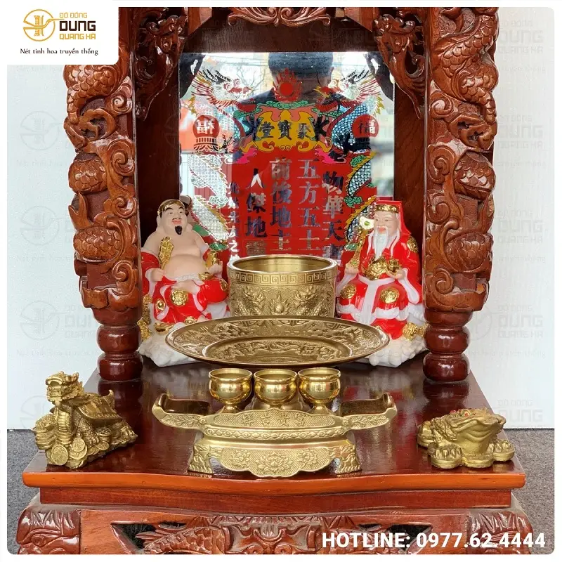 Long Quy (Rùa Đầu Rồng): Giải mã linh vật trấn trạch, chiêu tài và bí quyết kích hoạt năng lượng phong thủy tối thượng 7 Long Quy đặt trên bàn thờ Thần Tài Thổ Địa.