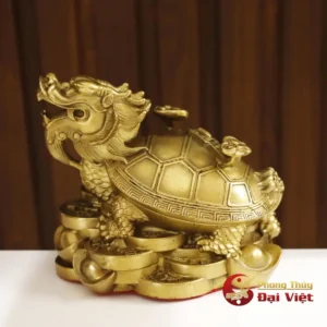 Long Quy phong thủy cõng đồng tiền, gậy như ý.