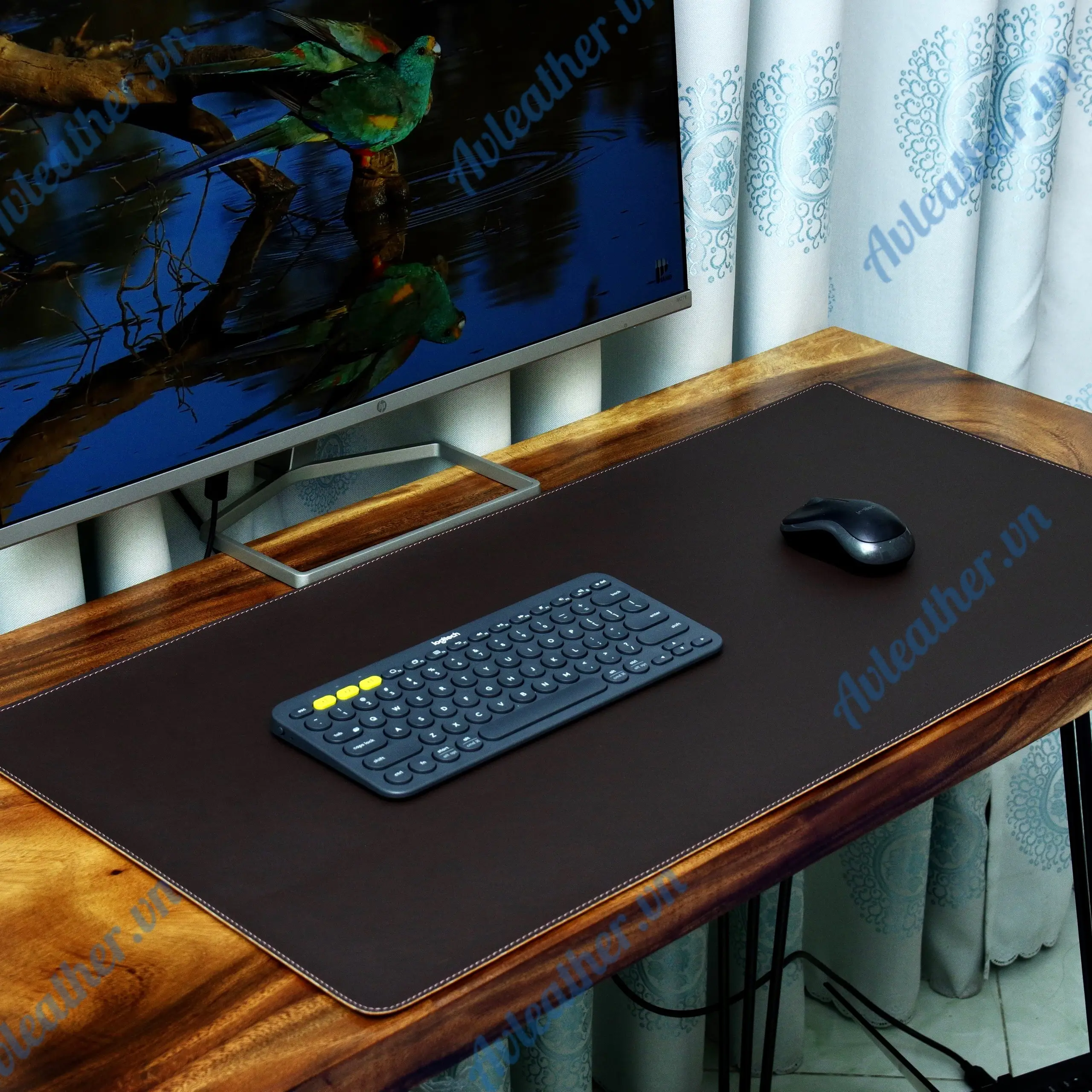 Thảm bàn vàng đất: Không gian làm việc tập trung