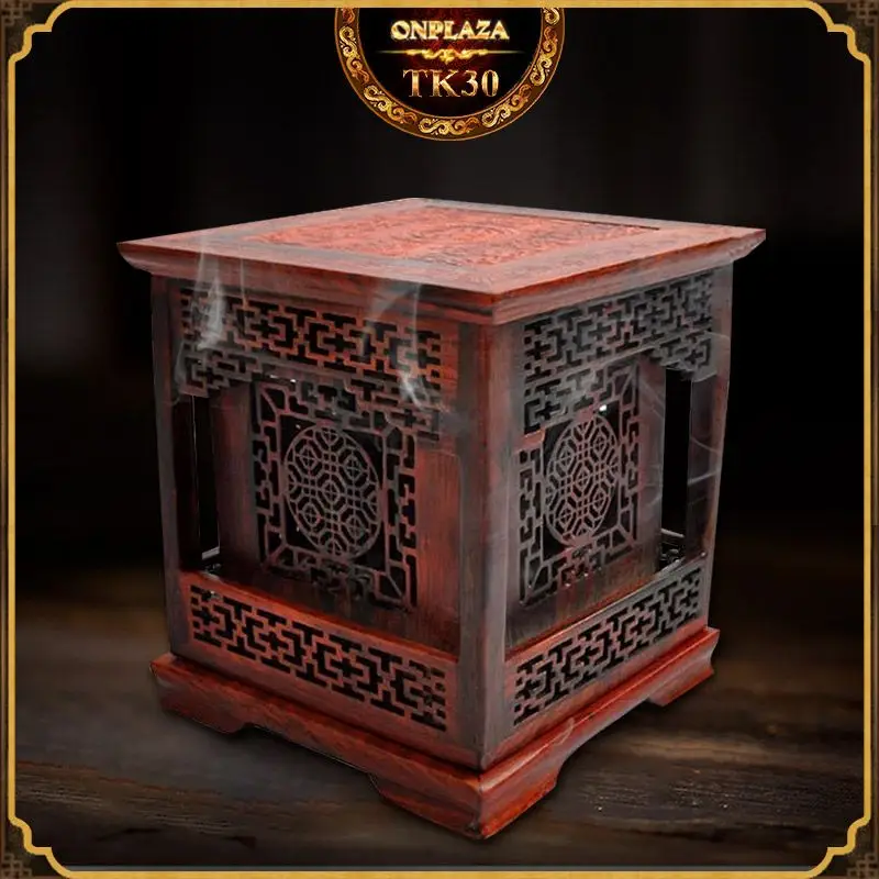 Lư hương gỗ chạm khắc tinh xảo.