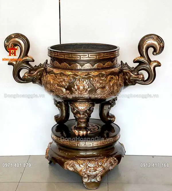 Lư hương đồng hoa văn tinh xảo