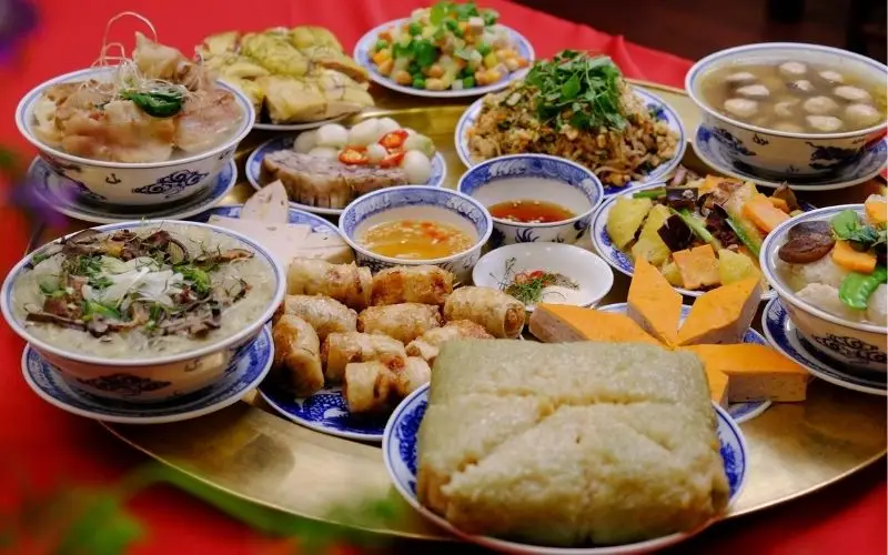 Mâm cỗ cúng gia tiên Việt Nam trang trọng