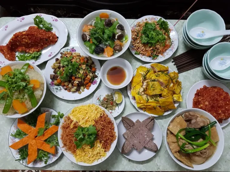 Mâm cỗ cúng giỗ truyền thống gia đình Việt