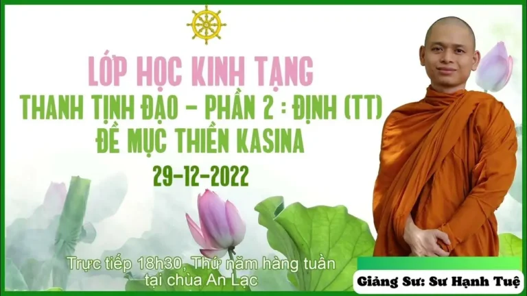 Thầy chùa giảng đạo trong không gian thanh tịnh.
