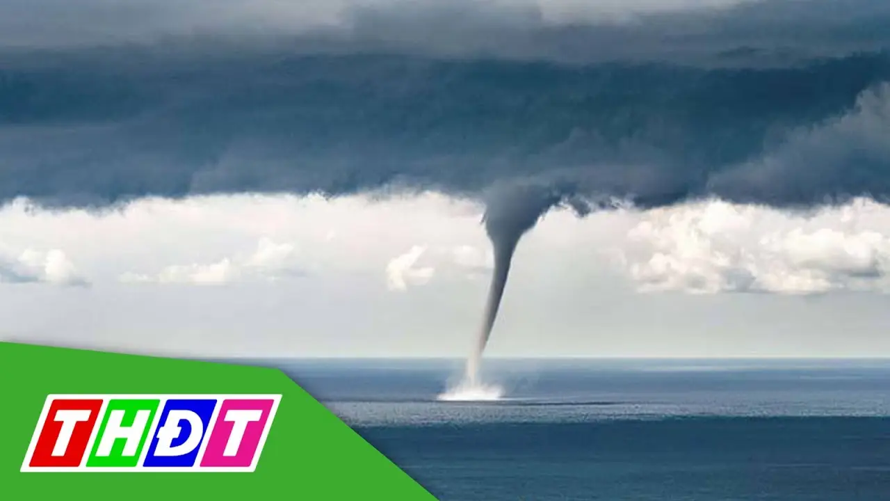Giải Mã Giấc Mơ Nằm Mơ Thấy Lốc Xoáy: Điềm Gì Sắp Đến Với Bạn? 4 Lốc xoáy mạnh mẽ trên biển