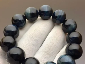 Vòng pha lê mệnh Thủy đá đen xanh trắng.