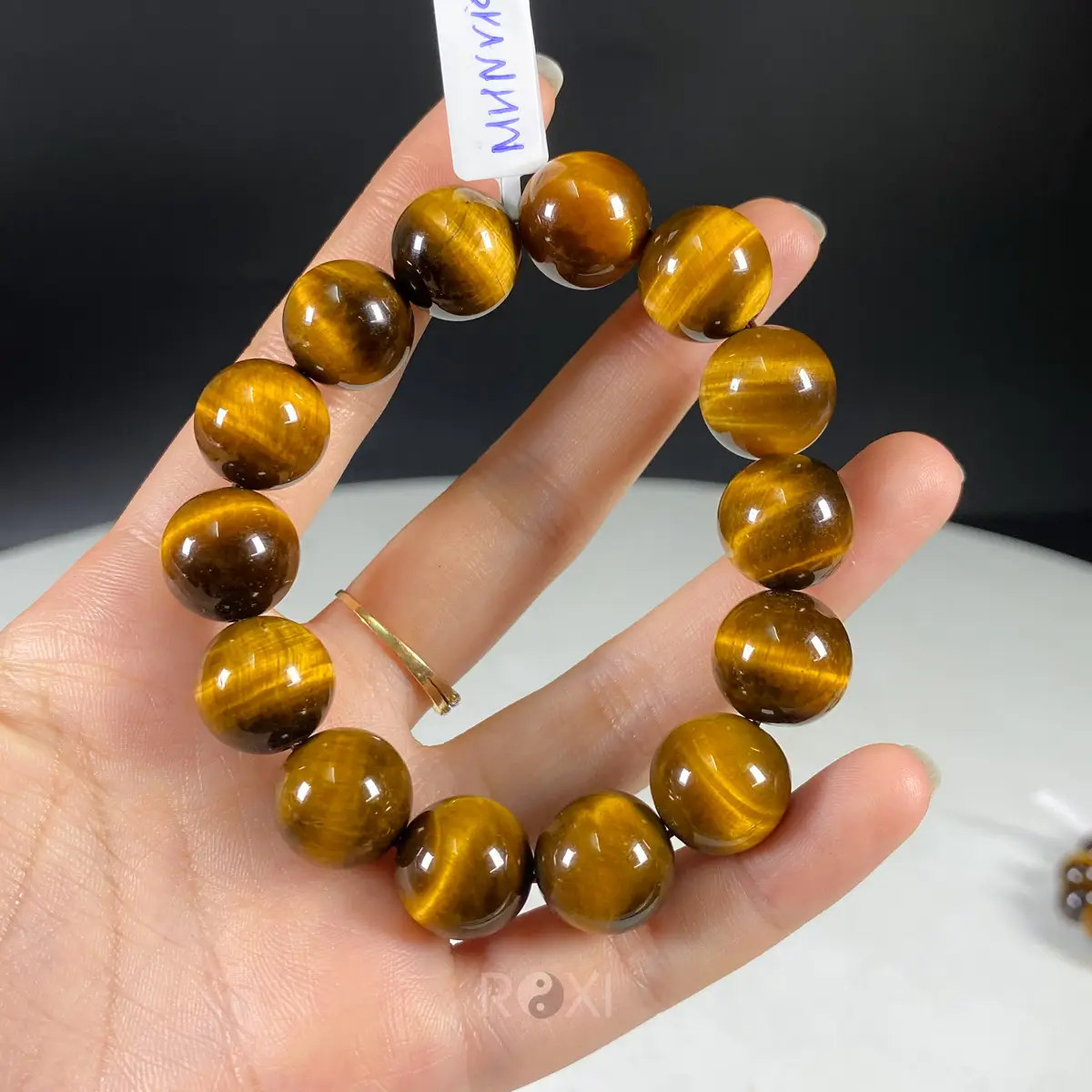 Vòng Phong Thủy Tuổi Nhâm Dần 1962: Khai Mở Bình An, Thịnh Vượng 6 Vòng tay đá thạch anh vàng mắt hổ.