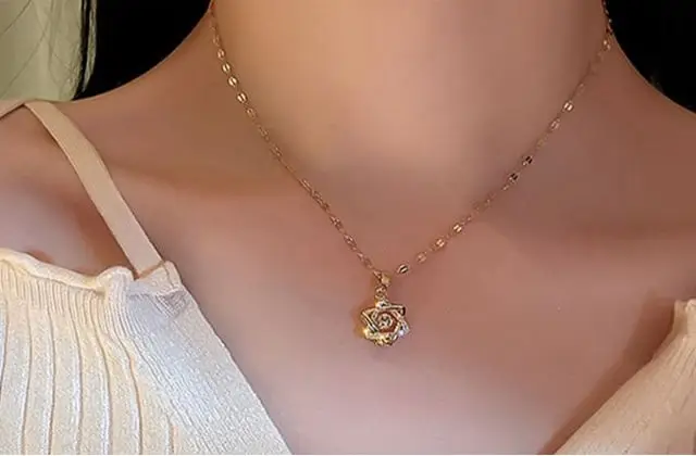 Nằm mơ thấy dây chuyền vàng đánh đề con gì? Giải mã và hành động! 4 Dây chuyền vàng lấp lánh: Bí ẩn giấc mơ.