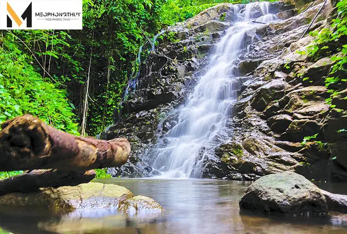 Giấc mơ thác nước: Giải mã điềm báo, lời khuyên.