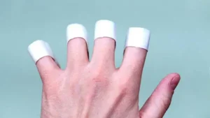 Người suy tư, trăn trở giấc mơ cụt tay.