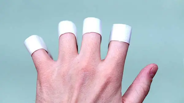 Nằm Mơ Thấy Mình Bị Cụt Tay: Giải Mã Điềm Báo Và Hóa Giải Hiệu Quả 3 Người suy tư, trăn trở giấc mơ cụt tay.